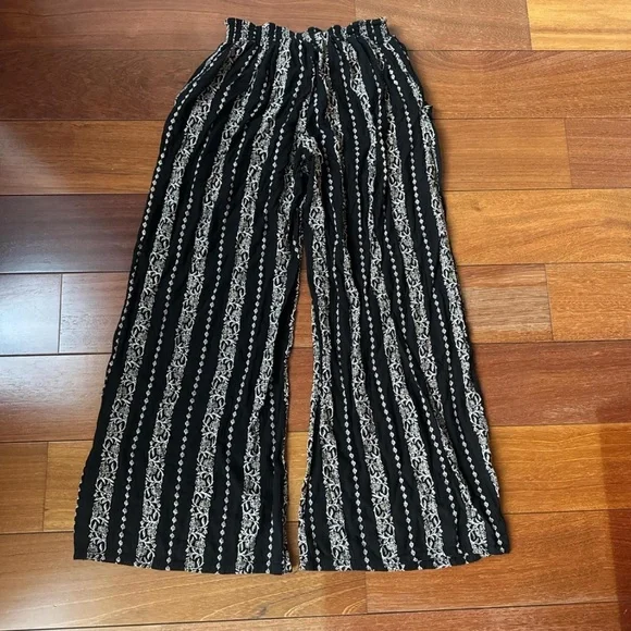 Floral Print Palazzo Pants - Picture 2 of 4